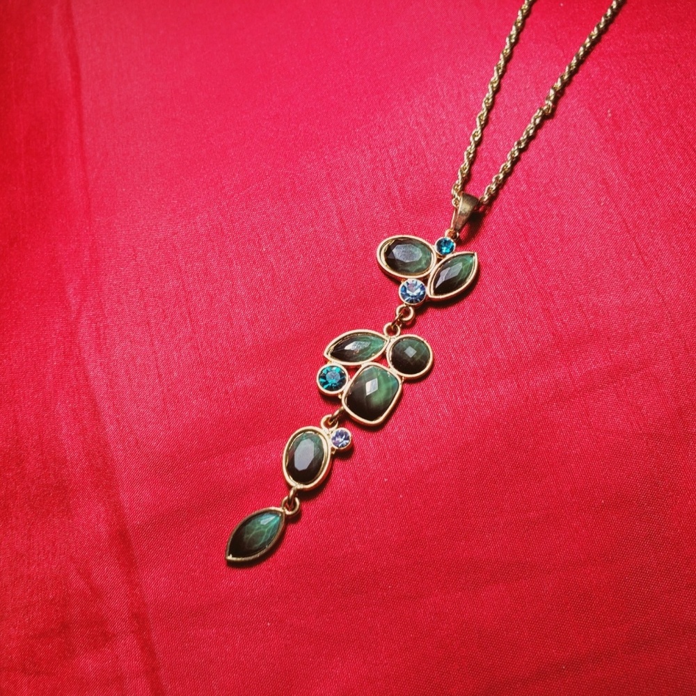 Green embellished necklace